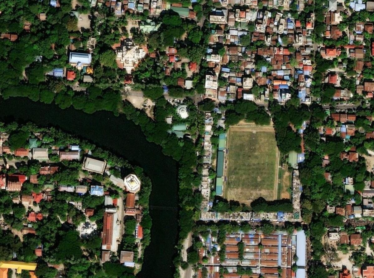 01 Before damaged pagodas and relief area in Mandalay, Myanmar, 29 March 2025.jpg