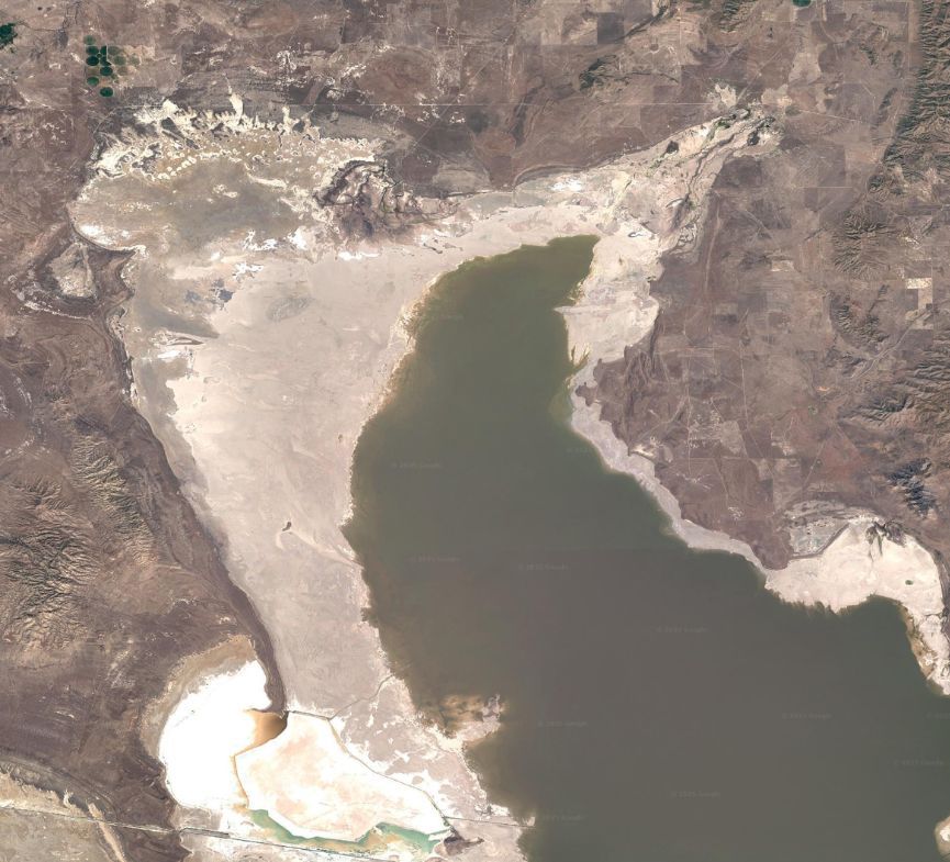 The Great Salt Lake in Utah 2020.jpg